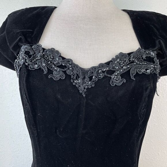 Vintage Roberta Womens Black Velour Evening Dress with Open Back Size 13-14 - Picture 3 of 8